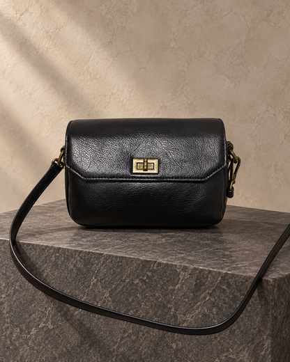 Veroak 1023 Black top-grain cowhide leather bag — AI studio presentation