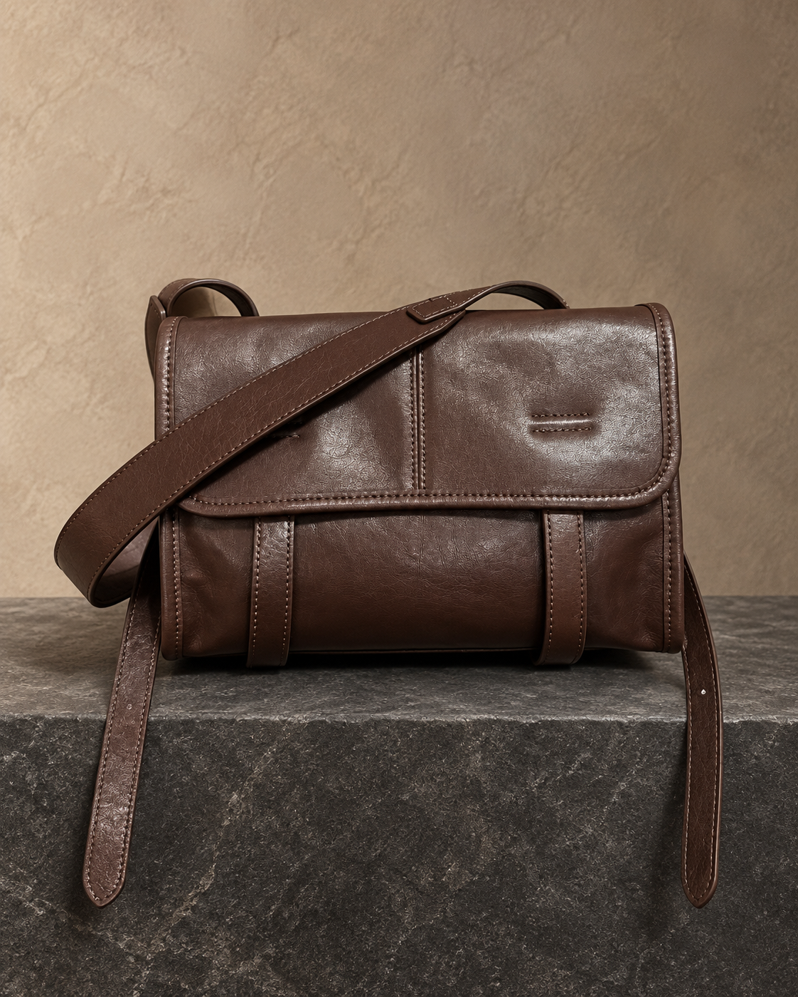 Veroak 1067 Brown top-grain cowhide leather bag — AI studio presentation