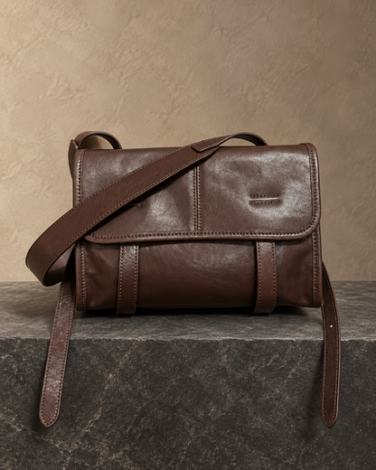 Veroak 1067 Brown top-grain cowhide leather bag — AI studio presentation