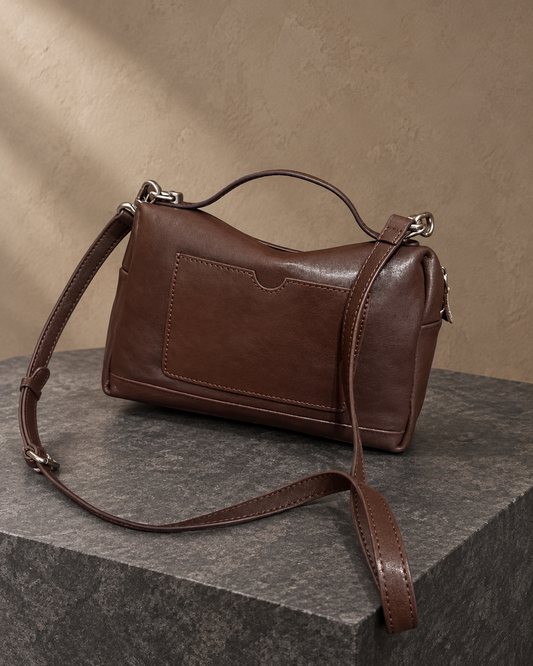 Veroak 1068 Brown top-grain cowhide leather bag — AI studio presentation