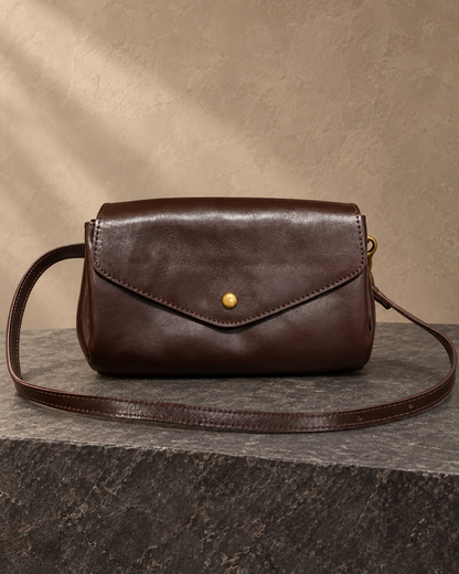 Veroak 3066 Brown top-grain cowhide leather bag — AI studio presentation