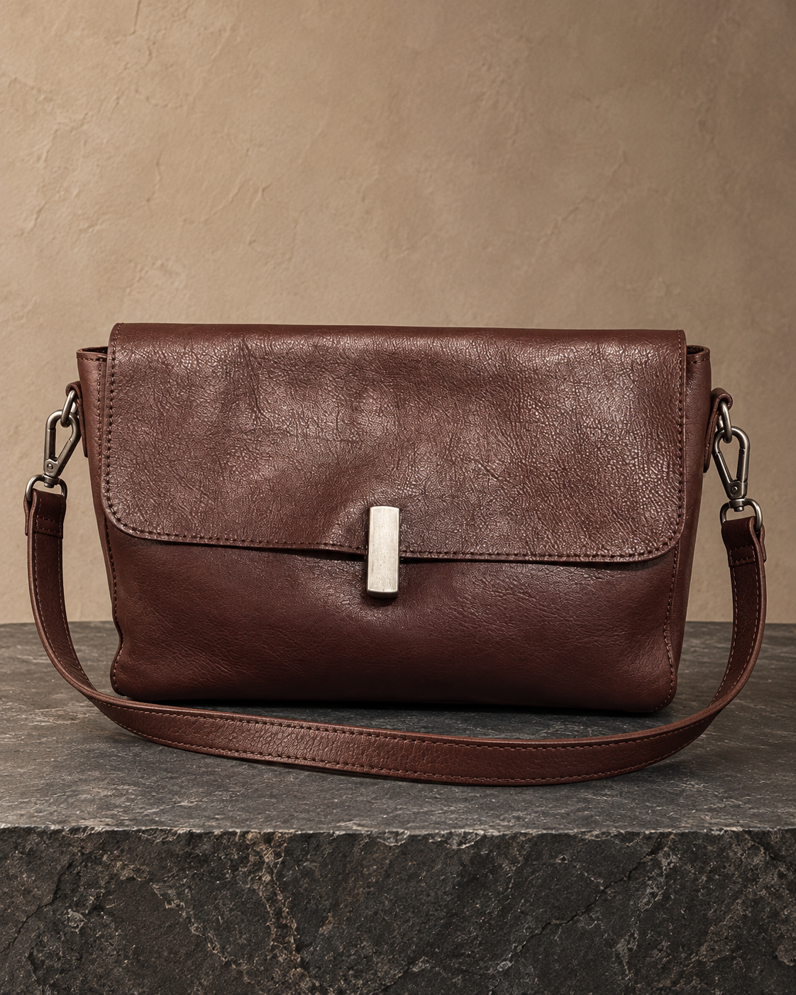 Veroak 5059 Brown top-grain cowhide leather bag — AI studio presentation