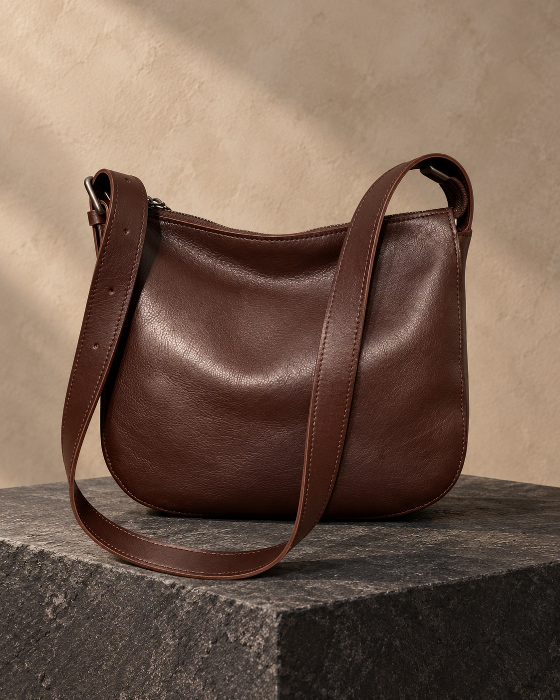 Veroak 6207 Brown top-grain cowhide leather bag — AI studio presentation