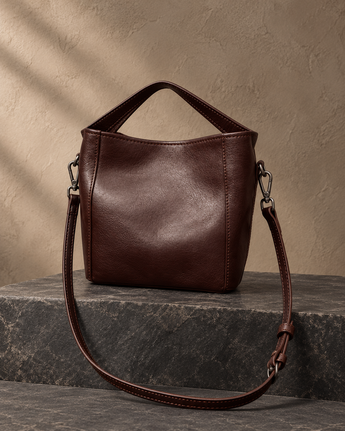 Veroak 6209 Brown top-grain cowhide leather bag — AI studio presentation