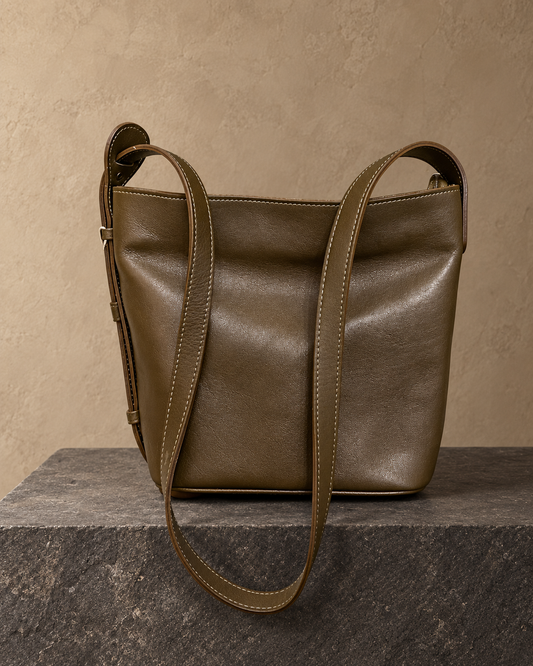 Veroak 6231 Olive top-grain cowhide leather bag — AI studio presentation