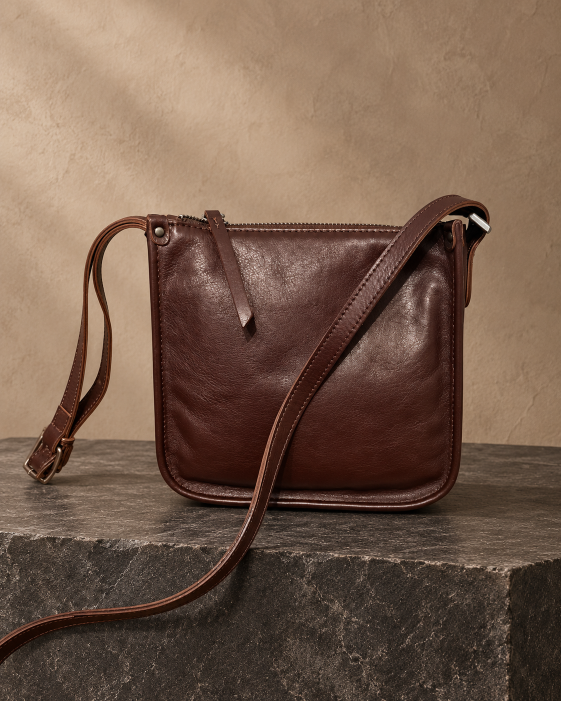 Veroak 8006 Brown top-grain cowhide leather bag — AI studio presentation