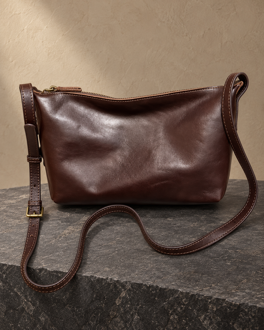 Veroak 9019 Brown top-grain cowhide leather bag — AI studio presentation