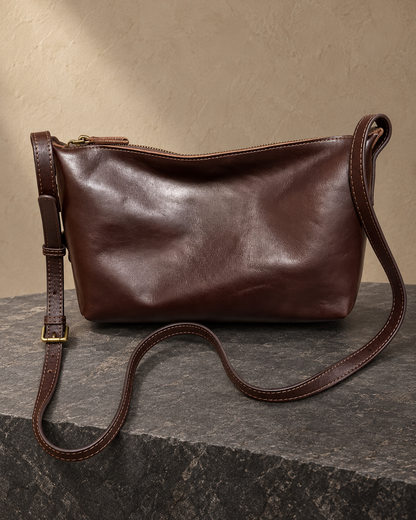 Veroak 9019 Brown top-grain cowhide leather bag — AI studio presentation