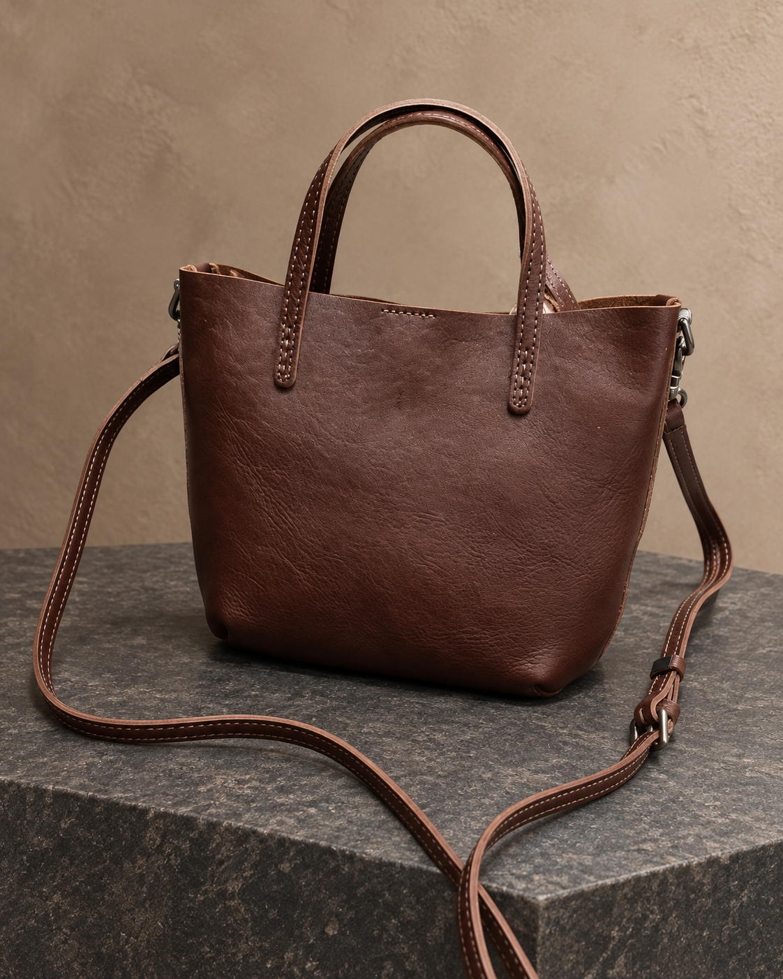 Veroak 9042 Brown top-grain cowhide leather bag — AI studio presentation