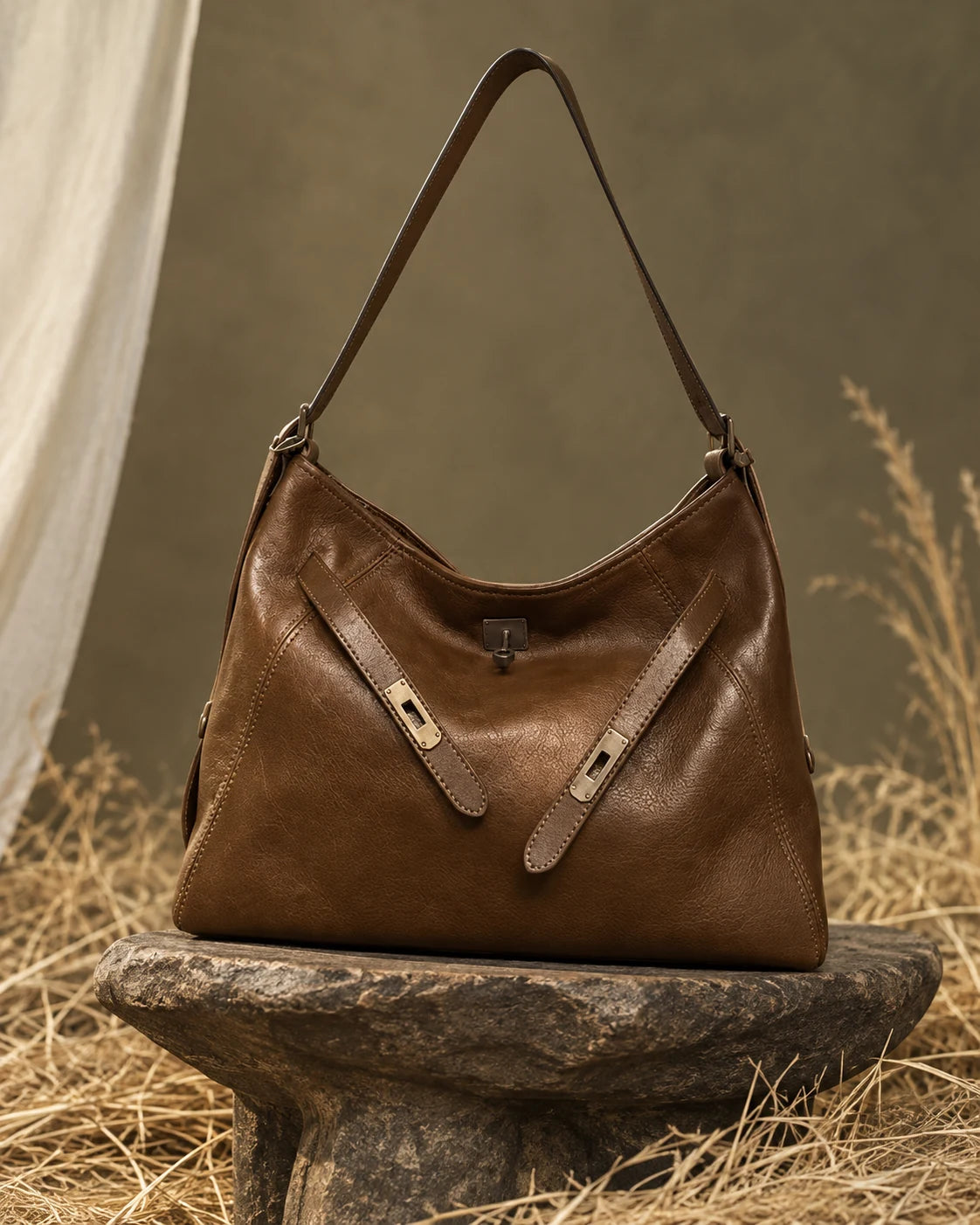 Shoulder tote -5069 — studio image